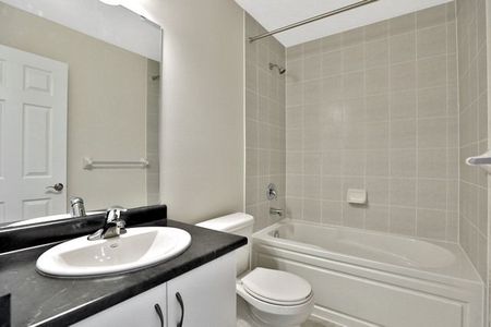For Lease - 2280 Baronwood Drive Unit# 86, Oakville, Ontario - Photo 5
