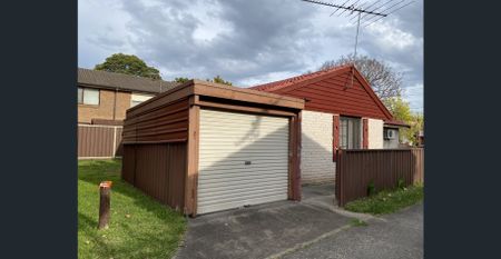 GREAT LOCATION!!! CLOSE TO ALL AMENITIES!! - Photo 3