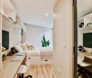 Classic 4 Bed Apartment - Photo 3