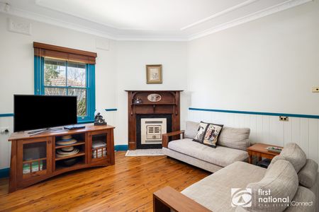 Centre of Town, House & Flat - Photo 4