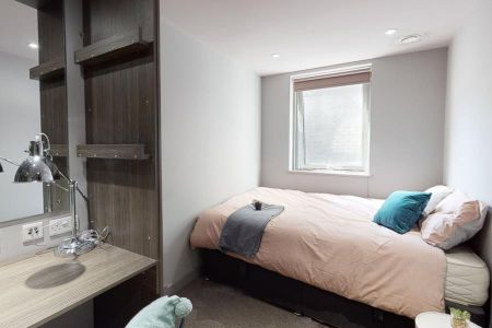 1 bedroom in a flat share to rent - Photo 5