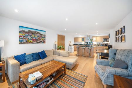 Hightrees, 9 Queensmere Road, London, SW19 ground floor flat to rent - Photo 2