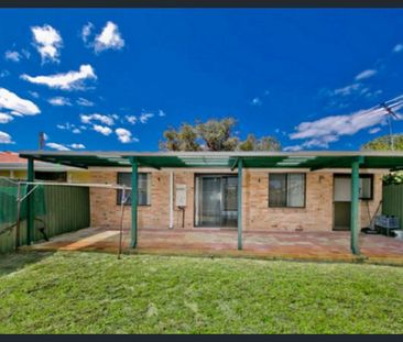 Well-Located 3-Bedroom Villa in Prime Yokine Location - Photo 1