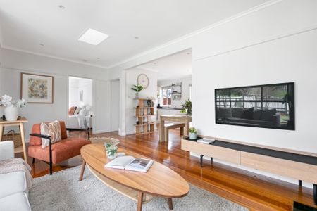 Leafy Serenity with Everything Nearby - Photo 5