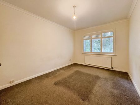 Heatherdale Road, Camberley, Surrey, GU15 - Photo 4