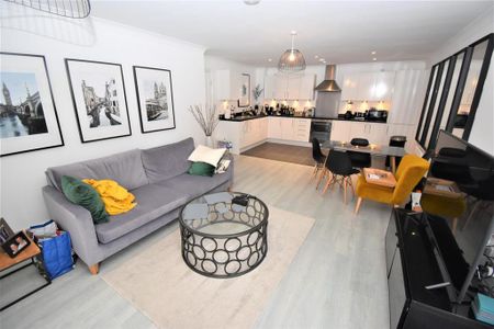 2 bedroom apartment to rent - Photo 3