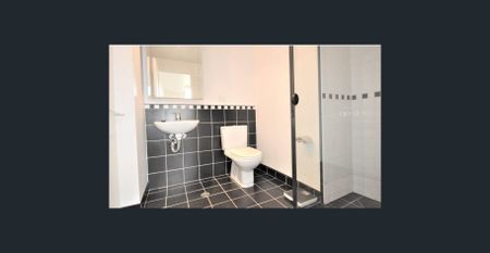 Size Matters - Huge Three Bedroom - Photo 2