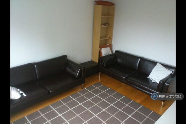 3 bedroom flat to rent - Photo 1
