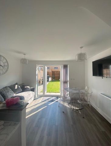 4 bedroom terraced house to rent - Photo 3