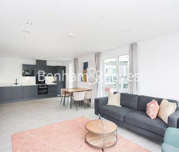 Chaplin Court, Brentford, TW8 - Photo 4