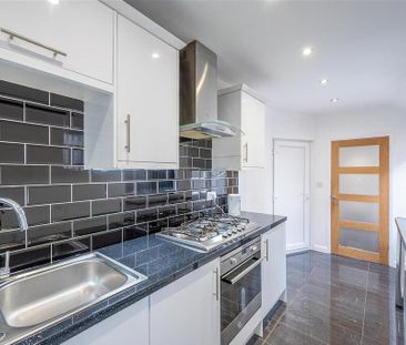 2 bedroom end of terrace house to rent - Photo 4