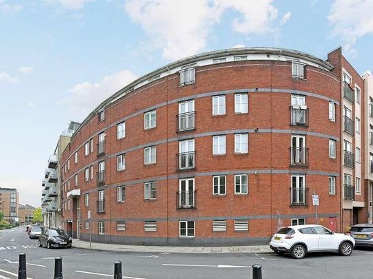 Regents Gate House, Limehouse, E14 - Photo 1