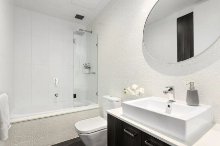 Stylish Second-Floor Retreat with Alfresco Balcony! - Photo 4