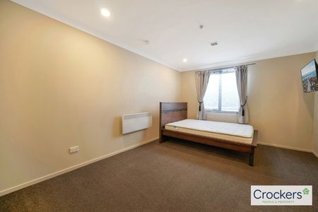 Refurbished Furnished Studio With Carpark And Storage Locker - Photo 2