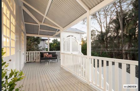 Stylish Updated Spacious Queenslander with Pool! - Photo 3