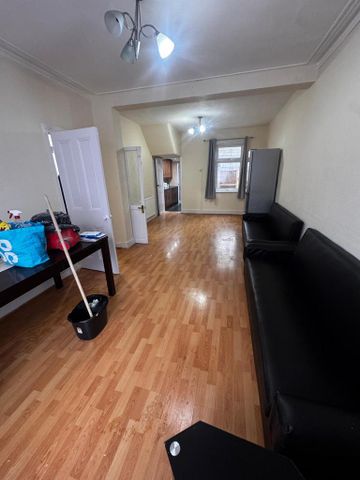 3 bedroom terraced house to rent - Photo 2