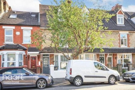 3 bedroom terraced house to rent - Photo 3