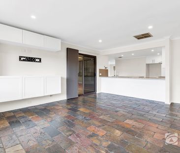 84 Carruthers Drive, Modbury North - Photo 2