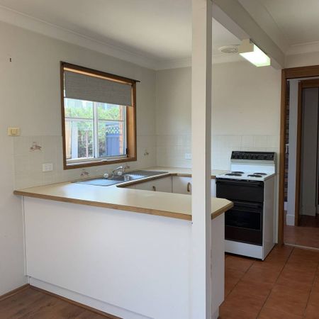 QUIET 2-BEDROOM IN EAST TAMWORTH - Photo 3