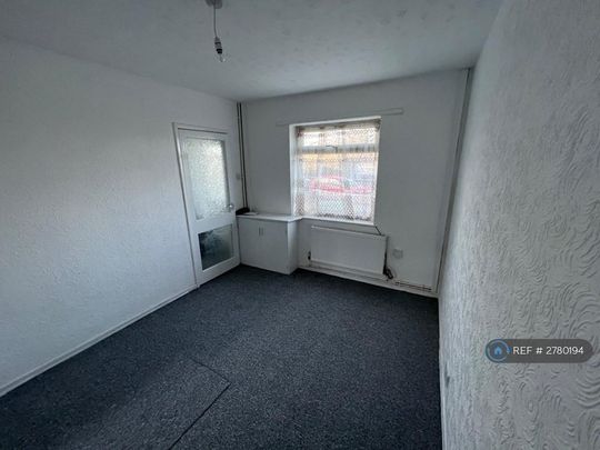 4 bedroom terraced house to rent - Photo 1