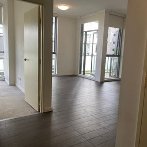 Modern two bedroom unit on 4th floor - Photo 2