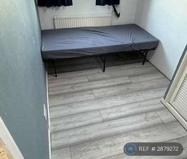4 bedroom semi-detached house to rent - Photo 5