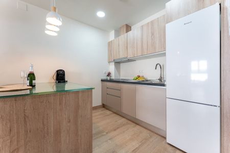 Calle Martínez de la Rosa, Málaga, Andalusia 29010 - Photo 4