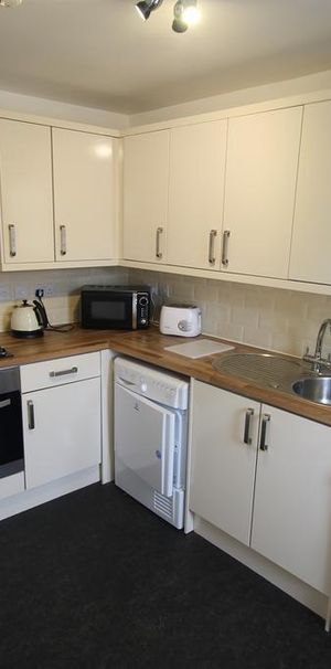 3 bedroom flat to rent - Photo 1