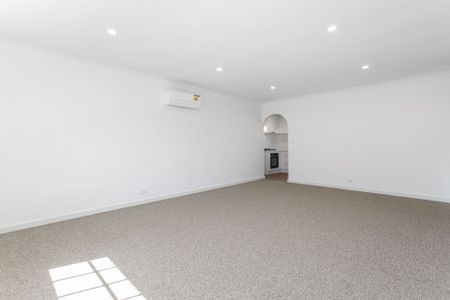 Stunning fully renovated 2 bedroom home unit - Photo 5