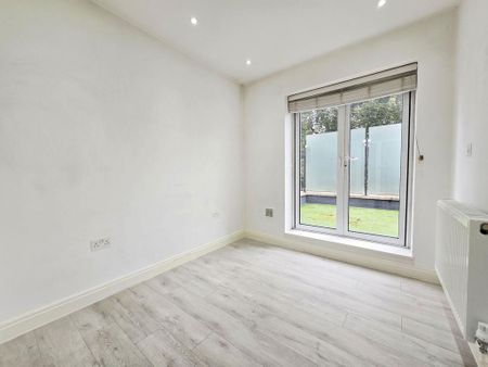 3 bedroom flat to rent - Photo 5