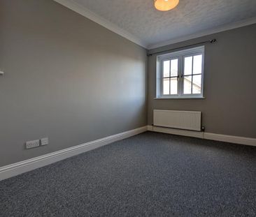 4 bedroom detached house to rent - Photo 2