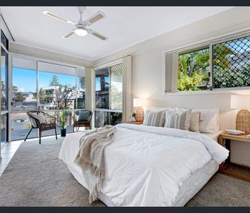 Waterfront Family Home with a Pool! - Photo 3