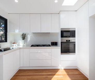 Fully Renovated Period Home With Large Backyard - Photo 3