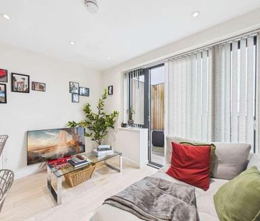 Horsham Gates Two, Horsham, RH13 - Photo 1