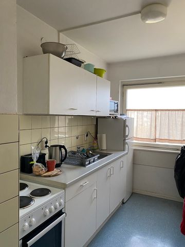 Großes Zimmer mit Balkon innerhalb einer 3er-WG // 2.OG links, Zimmer 0148 - Photo 2