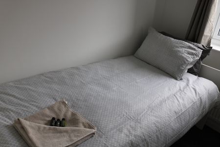 2 Bed Terraced House, Kestrel Close, NG4 - Photo 3