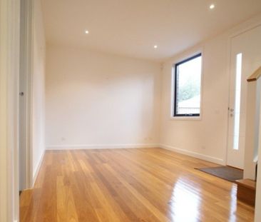 Modern & Spacious 2 Bedroom Townhouse in Prime Location - Photo 5