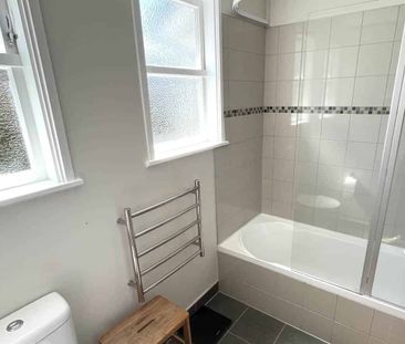 Comfortable Family Home in Prime Panmure Location! - Photo 4