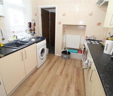 4 bedroom house to rent - Photo 4