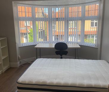 5 bedroom semi-detached house to rent - Photo 1