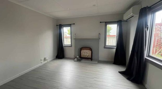 Fully Renovated 3-Bedroom Home + Sleepout – Prime Papatoetoe Location - Photo 1