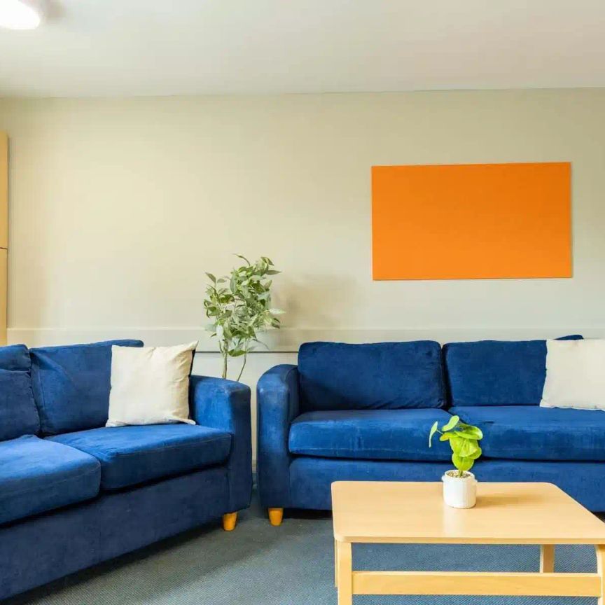 Classic 3 Bed Flat - Photo 1