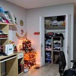 $2,200 - 979 sqft Townhouse (2 bdrm - 2 bath) -Surrey Guildford - Photo 3