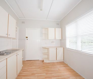 Charming 2 Bedroom Home in Sought After Warners Bay - Photo 3