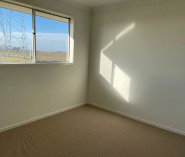 4 Melogold Crescent, Tarneit VIC 3029 - Photo 4