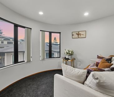 Downtown Main Beach - Photo 2