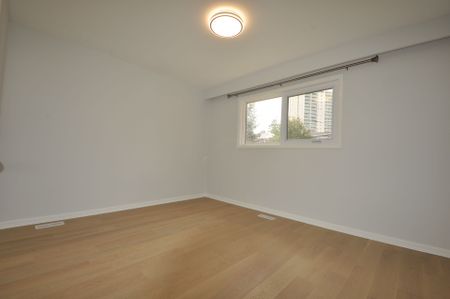 For Lease - 14 Dukinfield Crescent Unit# 2, Toronto, Ontario - Photo 2