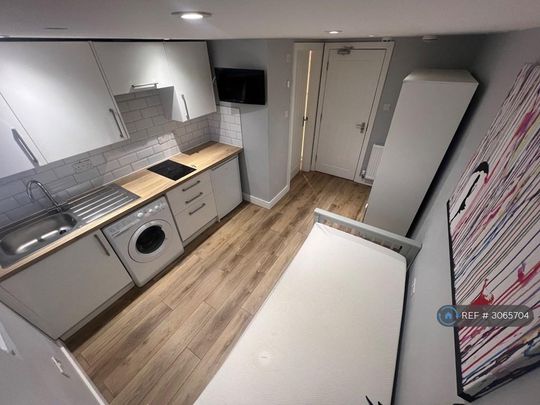 Studio to rent - Photo 1
