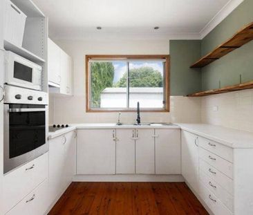 Family home with room to relax - Photo 5