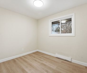 For Lease - 2291 Badger Crescent Unit# A, Parkway Park - Queensway ... - Photo 5